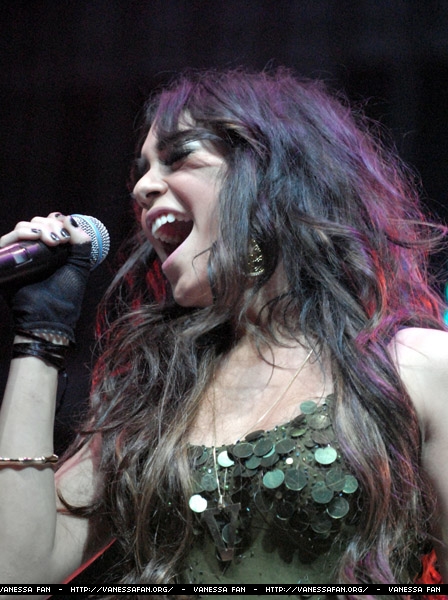 38102_7_KIIS_FM_Jingle_Ball_07-12-06.jpg