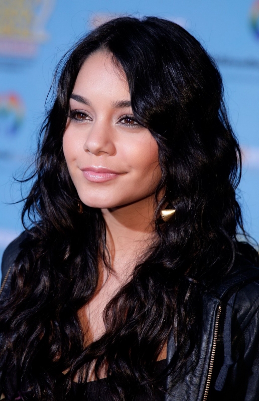vanessa-annehudgens_dot_com_hq001.jpg