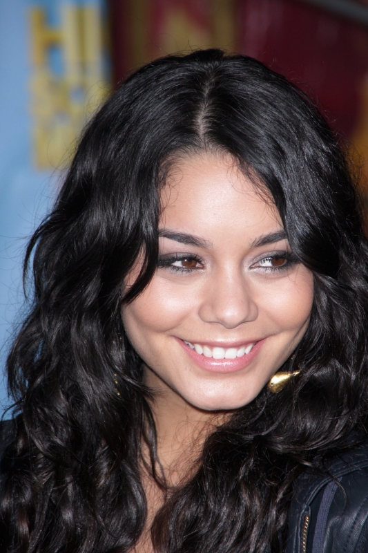 vanessa-annehudgens_dot_com_hq013.jpg