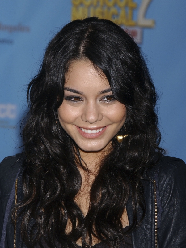 vanessa-annehudgens_dot_com_hq017.jpg