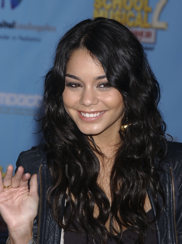 vanessa-annehudgens_dot_com_hq018.jpg