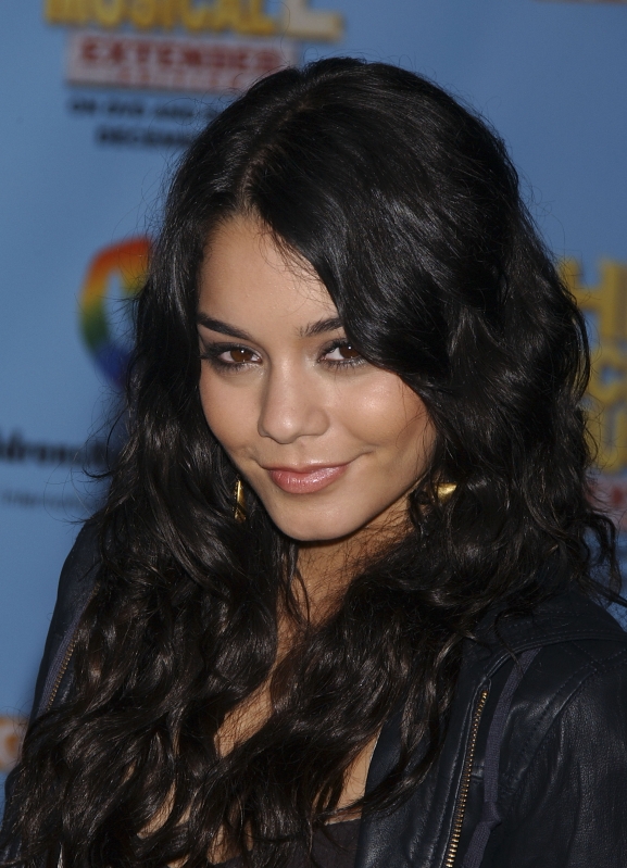 vanessa-annehudgens_dot_com_hq019.jpg