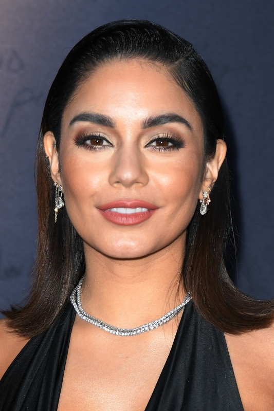 vanessahudgens-2021-11-15-ticktickboompremiereny-022~0.jpg